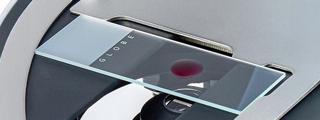 La lame de microscope et l'accessoire adaptés à chaque échantillon