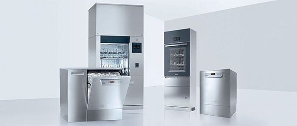 Image des laveurs de verre de laboratoire