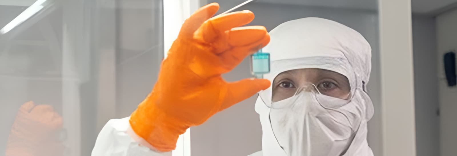 Découvrez les combinaisons à capuche DuPont Tyvek Isoclean