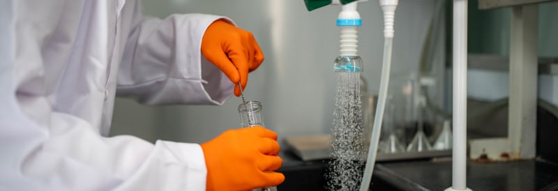 L’acétone en laboratoire : risques, responsabilités et rôle des EPI innovants