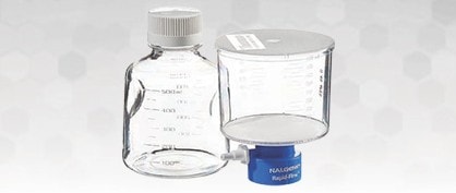 Comment les substances extractibles peuvent avoir un impact sur mes échantillons après filtration ?